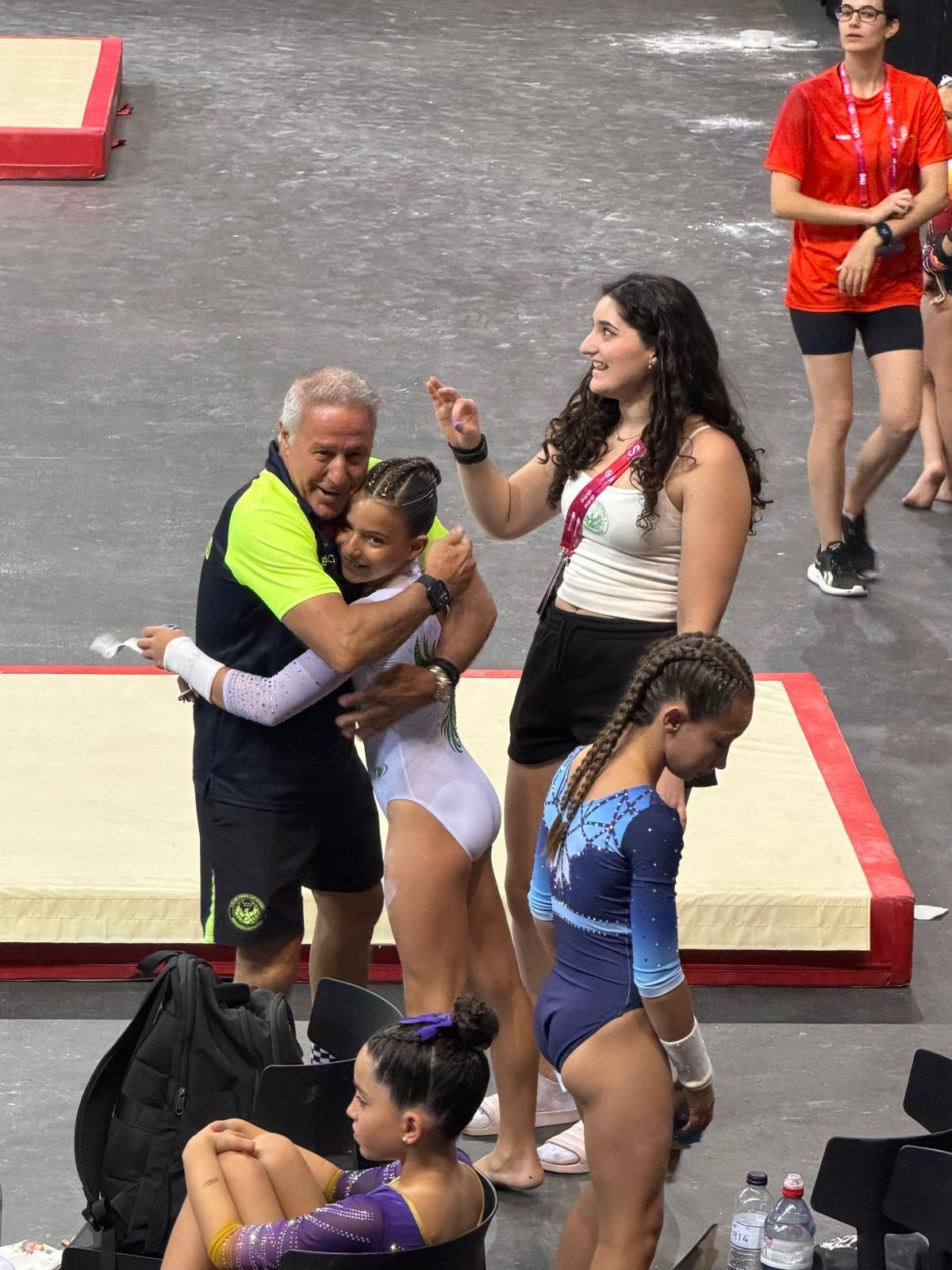 Entrenador y gimnasta